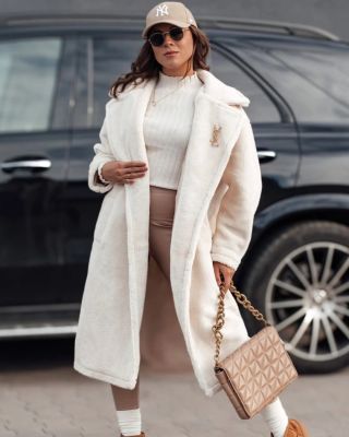 ✨ Styl, který zahřeje! ✨ Dámský zimní kabát Dstreet GLAMFUR je ztělesněním elegance a pohodlí. 💫 Měkký, hřejivý a dokonale...